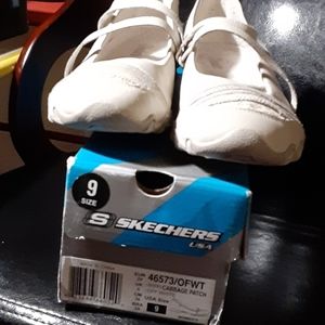 Womens size 9 Beige Bikers Skechers